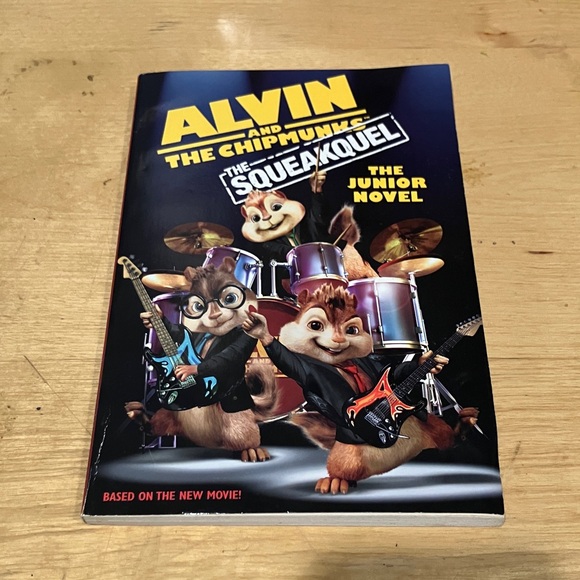 Alvin and the Chipmunks: The Squeakquel Junior Novel - Black Cover - Picture 1 of 4